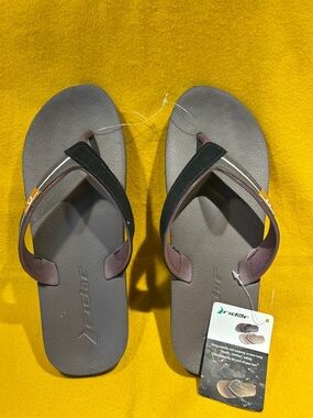 Riders by Lee Men’s Gray and Brown Flip Flops with Black Straps
